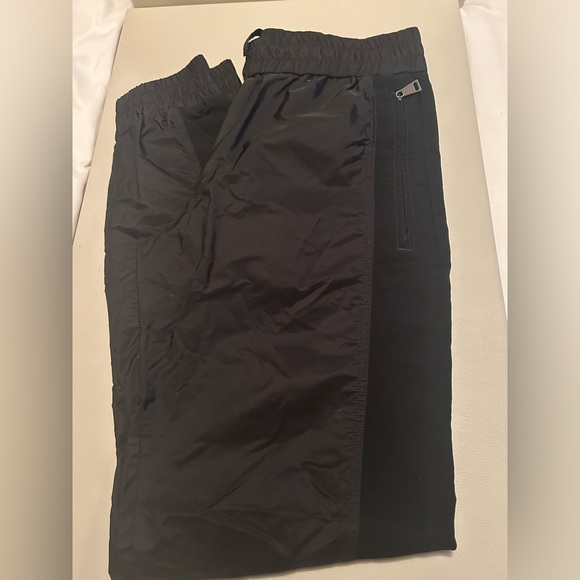 Moncler Pantalone Track Sweatpants 'Black'
Moncler, 
Apparel, 
Bottoms - Picture 5 of 11